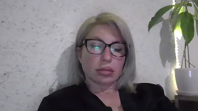 Snapshot of fox_red_lady7 chatting on 04-24-26, 07:27 fox red lady7 online show from 04-24-26, 07:27
