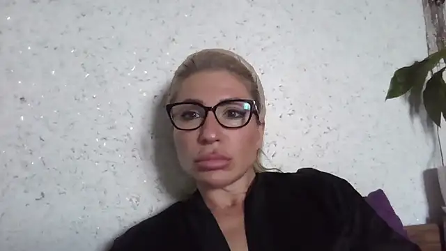 Snapshot of fox_red_lady7 chatting on 05-15-26, 09:40 fox red lady7 online show from 05-15-26, 09:40