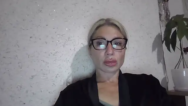 Snapshot of fox_red_lady7 chatting on 05-31-26, 07:14 fox red lady7 online show from 05-31-26, 07:14