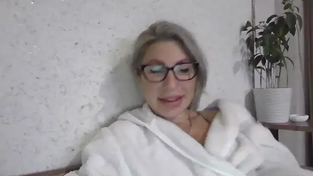 fox red lady7 online show from 11-16-25, 12:21