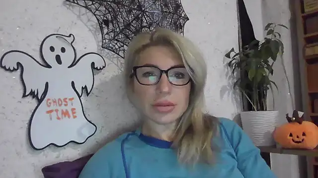 Snapshot of fox_red_lady7 chatting on 10-27-25, 06:58 fox red lady7 online show from 10-27-25, 06:58