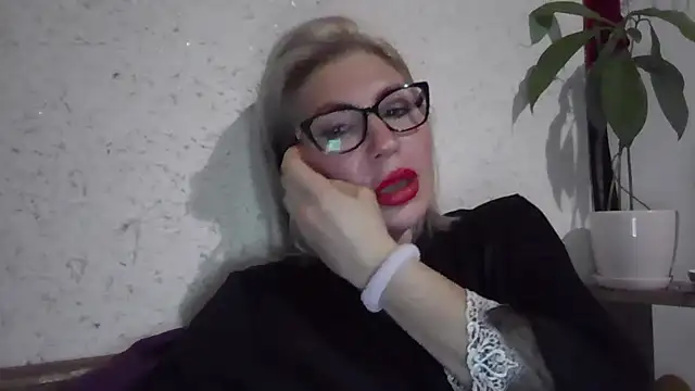 Snapshot of fox_red_lady7 chatting on 04-21-26, 06:58 fox red lady7 online show from 04-21-26, 06:58