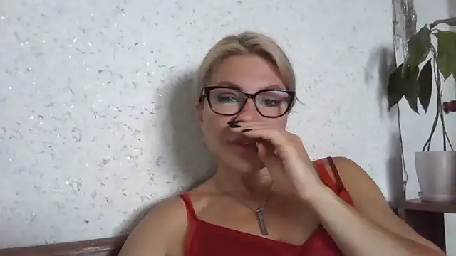 Snapshot of fox_red_lady7 chatting on 05-29-26, 07:36 fox red lady7 online show from 05-29-26, 07:36