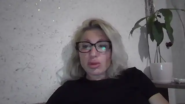 Snapshot of fox_red_lady7 chatting on 05-08-26, 07:39 fox red lady7 online show from 05-08-26, 07:39
