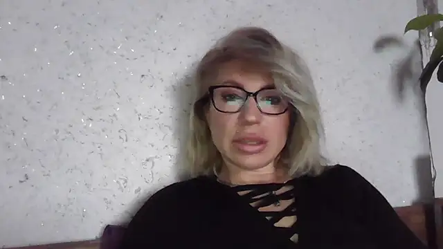 fox red lady7 online show from 04-17-26, 06:49