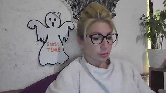 fox red lady7 online show from 10-29-25, 06:18