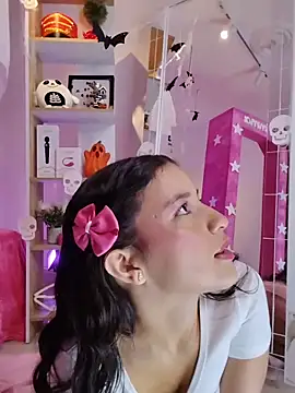 LUNAA    online show from 10-29-25, 04:11