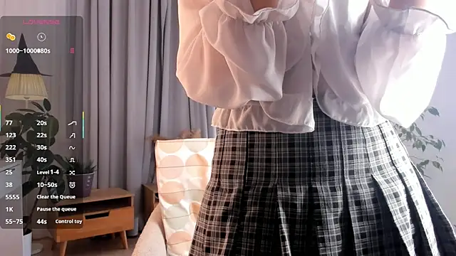 UdelaDodson online show from 11-30-25, 01:17