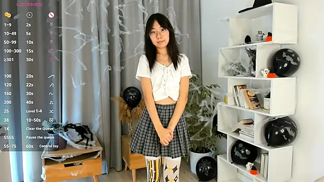 UdelaDodson online show from 10-30-25, 01:15