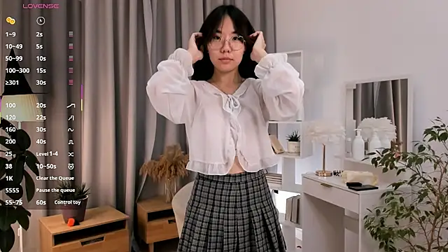 UdelaDodson online show from 11-15-25, 01:09