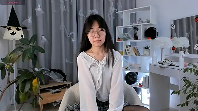 UdelaDodson online show from 11-03-25, 01:22