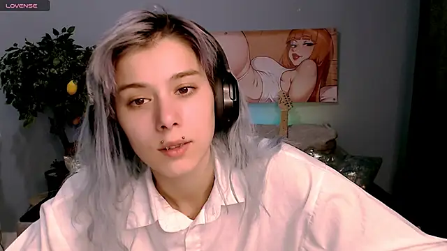 Snapshot of SophieAsh chatting on 10-11-25, 07:31 SophieAsh online show from 10-11-25, 07:31