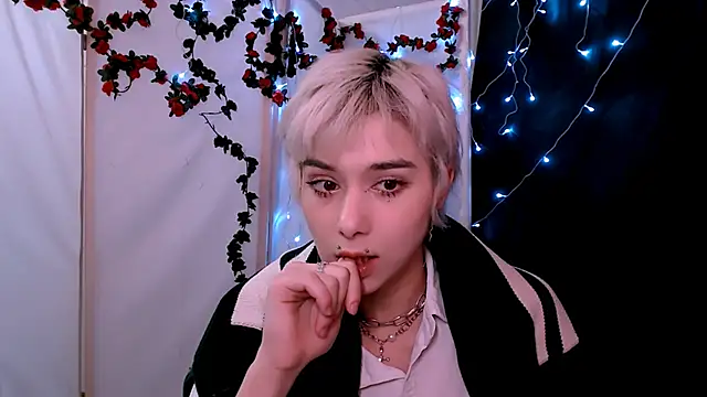 Snapshot of SophieAsh chatting on 01-14-26, 07:17 SophieAsh online show from 01-14-26, 07:17