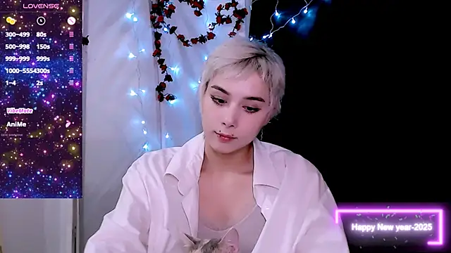 Snapshot of SophieAsh chatting on 12-21-25, 06:09 SophieAsh online show from 12-21-25, 06:09
