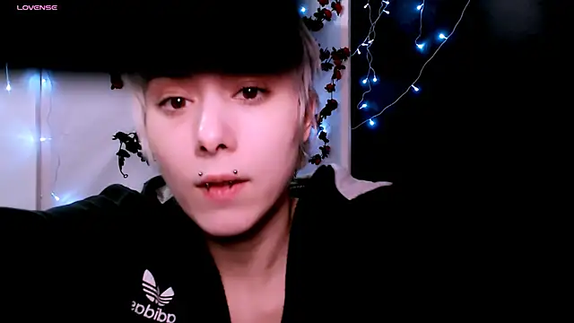 Snapshot of SophieAsh chatting on 01-12-26, 06:58 SophieAsh online show from 01-12-26, 06:58