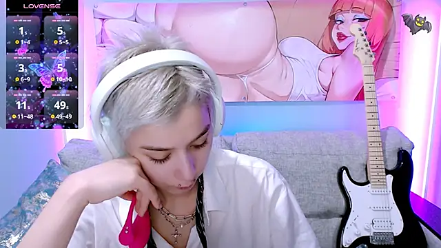 Snapshot of SophieAsh chatting on 11-04-25, 02:10 SophieAsh online show from 11-04-25, 02:10