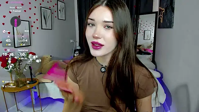 Snapshot of MollyBaby chatting on 03-18-26, 01:35 MollyBaby online show from 03-18-26, 01:35
