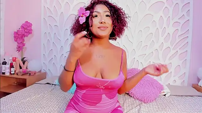 Snapshot of Emmadancer chatting on 09-19-25, 08:35 Emmadancer online show from 09-19-25, 08:35