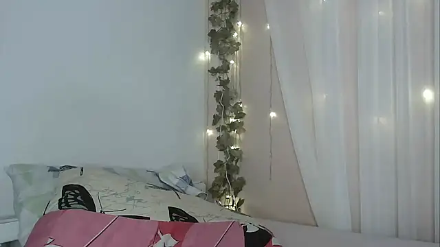 lishainparis18 online show from 12-22-25, 01:55