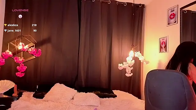 antonellastar24  online show from 10-28-25, 08:57