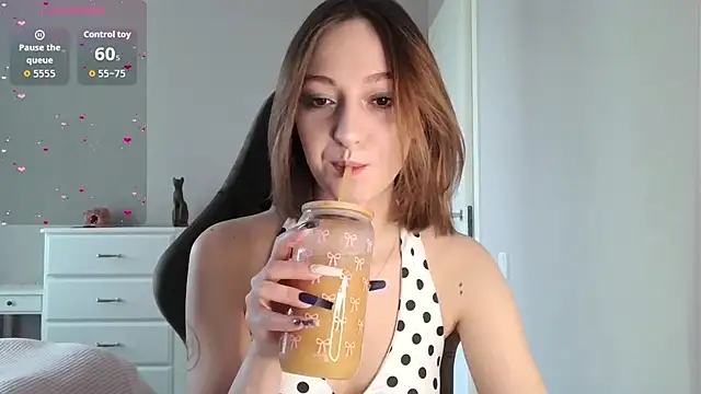 white liillyy online show from 06-12-26, 12:03