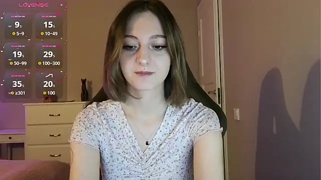 white liillyy online show from 06-15-26, 07:57