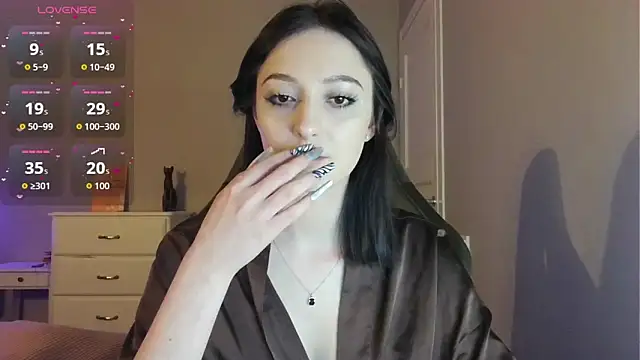 white liillyy online show from 04-28-26, 09:08