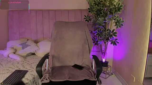 Mia mtnz02 online show from 01-13-26, 02:59