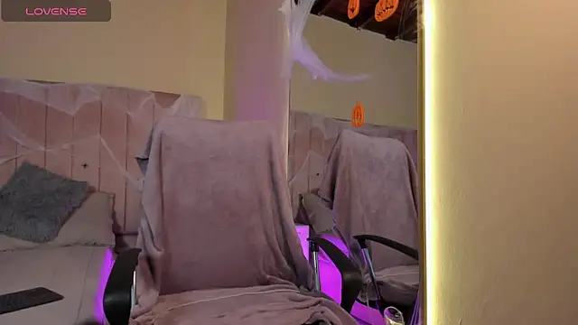 Mia mtnz02 online show from 10-24-25, 01:04