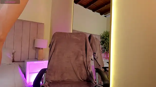 Mia mtnz02 online show from 09-15-25, 11:05