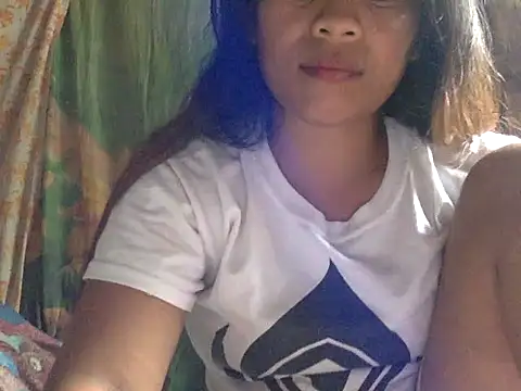 Snapshot of precious_lyn chatting on 10-17-25, 03:32 precious lyn online show from 10-17-25, 03:32