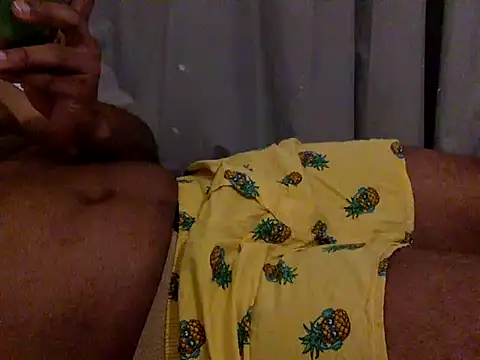Snapshot of morangocomchocolate chatting on 06-10-26, 04:30 morangocomchocolate online show from 06-10-26, 04:30
