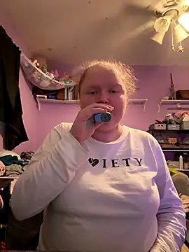 KadiSparkle online show from 11-18-25, 02:38