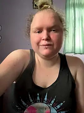 Snapshot of KadiSparkle chatting on 09-24-25, 03:40 KadiSparkle online show from 09-24-25, 03:40