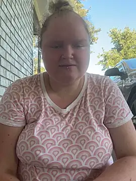 Snapshot of KadiSparkle chatting on 09-22-25, 10:38 KadiSparkle online show from 09-22-25, 10:38