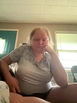 Snapshot of KadiSparkle chatting on 09-30-25, 09:43 KadiSparkle online show from 09-30-25, 09:43