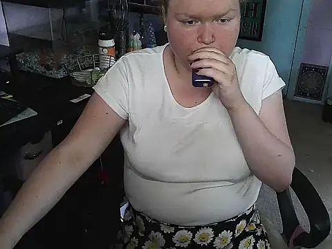 Snapshot of KadiSparkle chatting on 09-17-25, 02:08 KadiSparkle online show from 09-17-25, 02:08