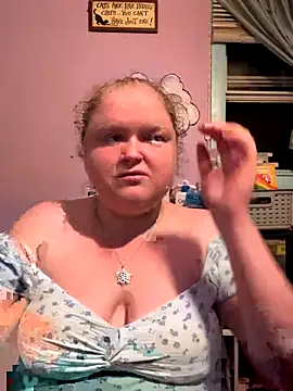 Snapshot of KadiSparkle chatting on 09-30-25, 02:39 KadiSparkle online show from 09-30-25, 02:39