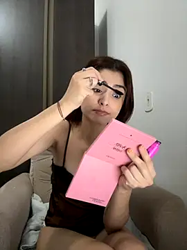 Snapshot of MarianaNinfa chatting on 10-18-25, 02:13 MarianaNinfa online show from 10-18-25, 02:13