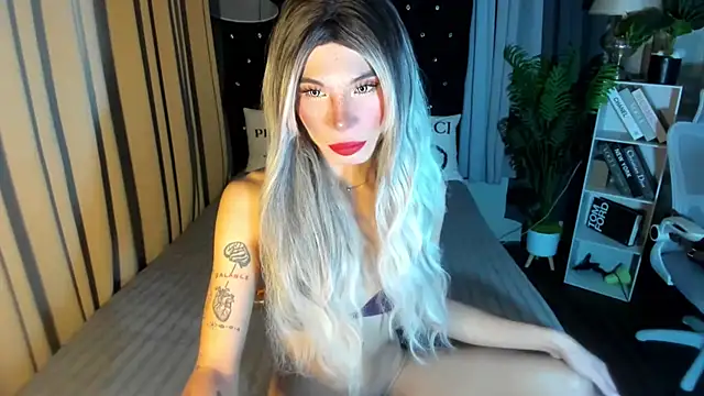 Snapshot of samantha_fox8 chatting on 10-10-25, 12:33 samantha fox8 online show from 10-10-25, 12:33