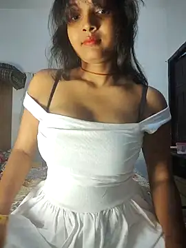 Snapshot of RAYI_Queen_2 chatting on 10-17-25, 01:13 RAYI Queen 2 online show from 10-17-25, 01:13