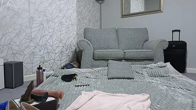 Velvet-Secrets online show from 04-24-26, 09:50