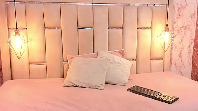 Snapshot of WILD_FIREE_ chatting on 10-12-25, 08:10 WILD FIREE online show from 10-12-25, 08:10