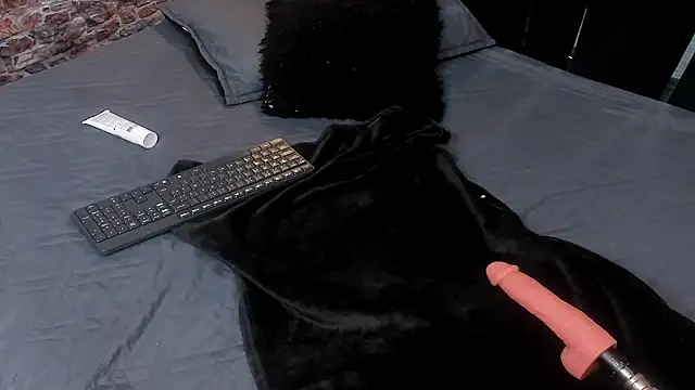WILD FIREE  online show from 06-19-26, 12:11