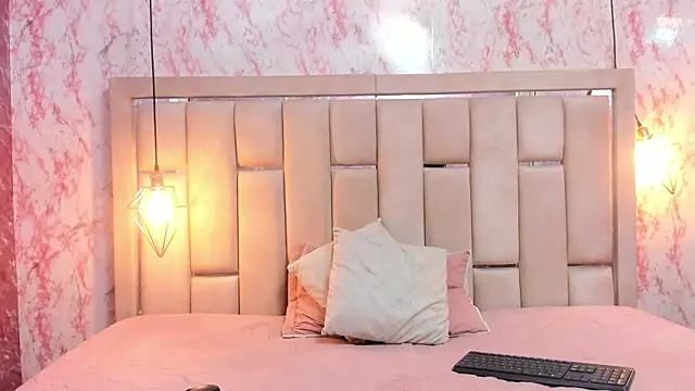 Snapshot of WILD_FIREE_ chatting on 10-30-25, 07:33 WILD FIREE online show from 10-30-25, 07:33