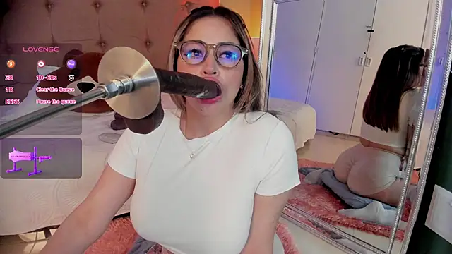 Karol Pagee online show from 06-13-26, 05:05