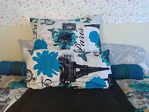 Snapshot of AfricanDoll15 chatting on 10-09-25, 08:09 AfricanDoll15 online show from 10-09-25, 08:09