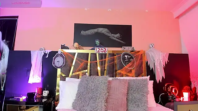 ScarletTorres online show from 10-30-25, 06:27