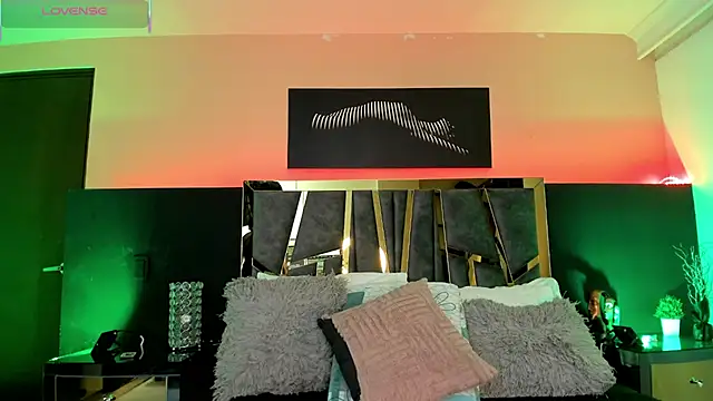 ScarletTorres online show from 11-15-25, 04:33