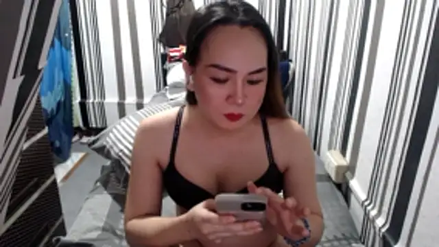 Snapshot of TSjussy chatting on 10-17-25, 07:04 TSjussy online show from 10-17-25, 07:04